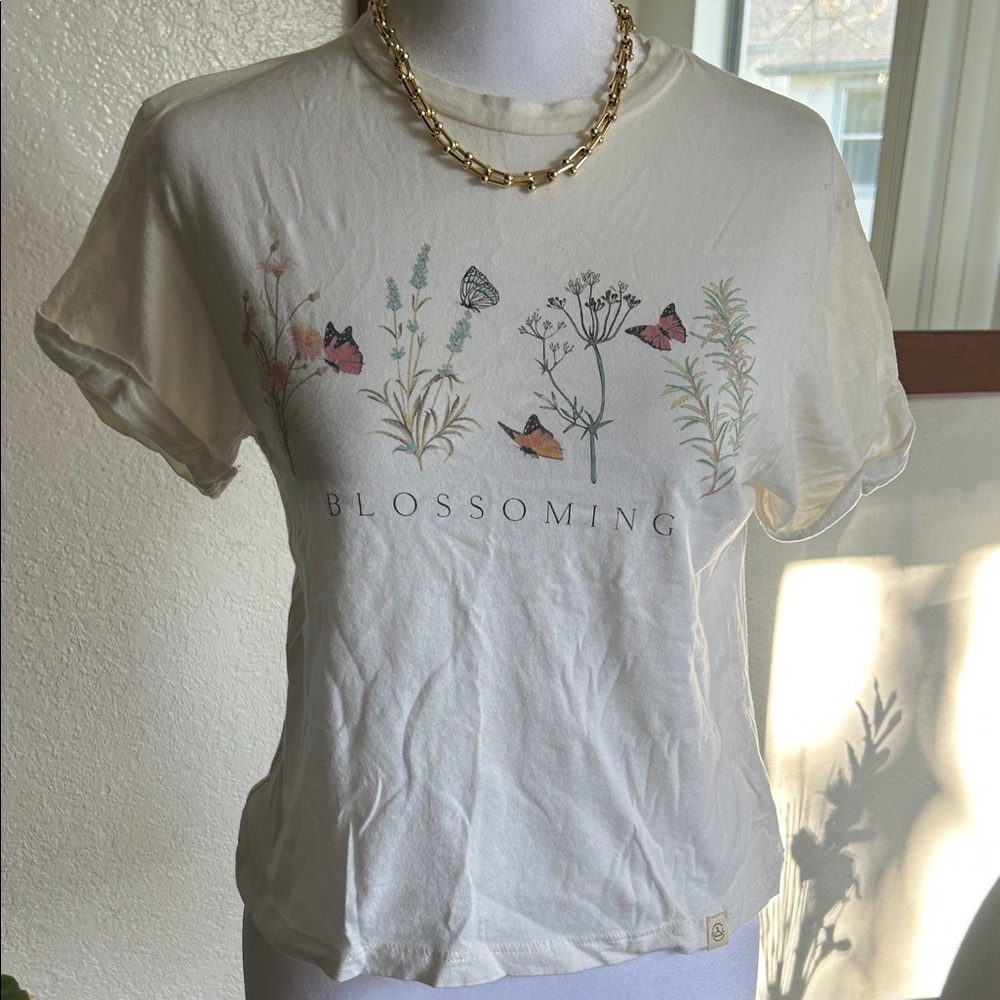 Dirtee Laundry by as Blossoming Graphic Cream T-Shirt. XS